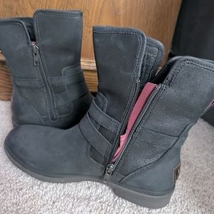 UGG SIMMENS BLACK BOOTS NEW